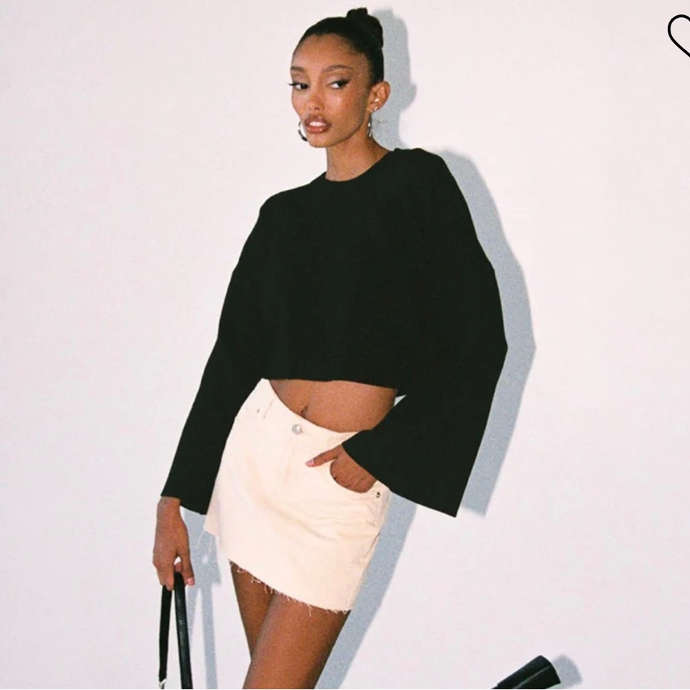 GIRL SOLDIER CROPPED SWEATER BLACK - Picture 2 of 7